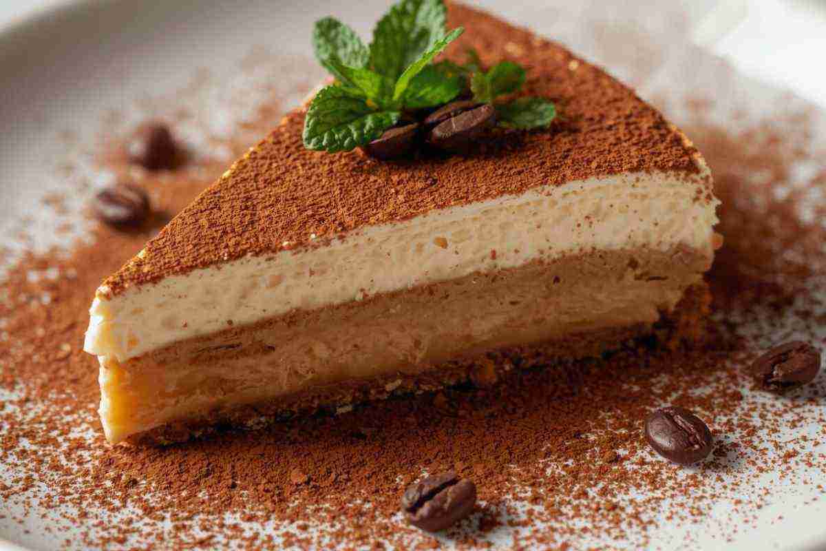 Cheesecake Tiramisù: il dolce senza cottura che unisce i due dessert