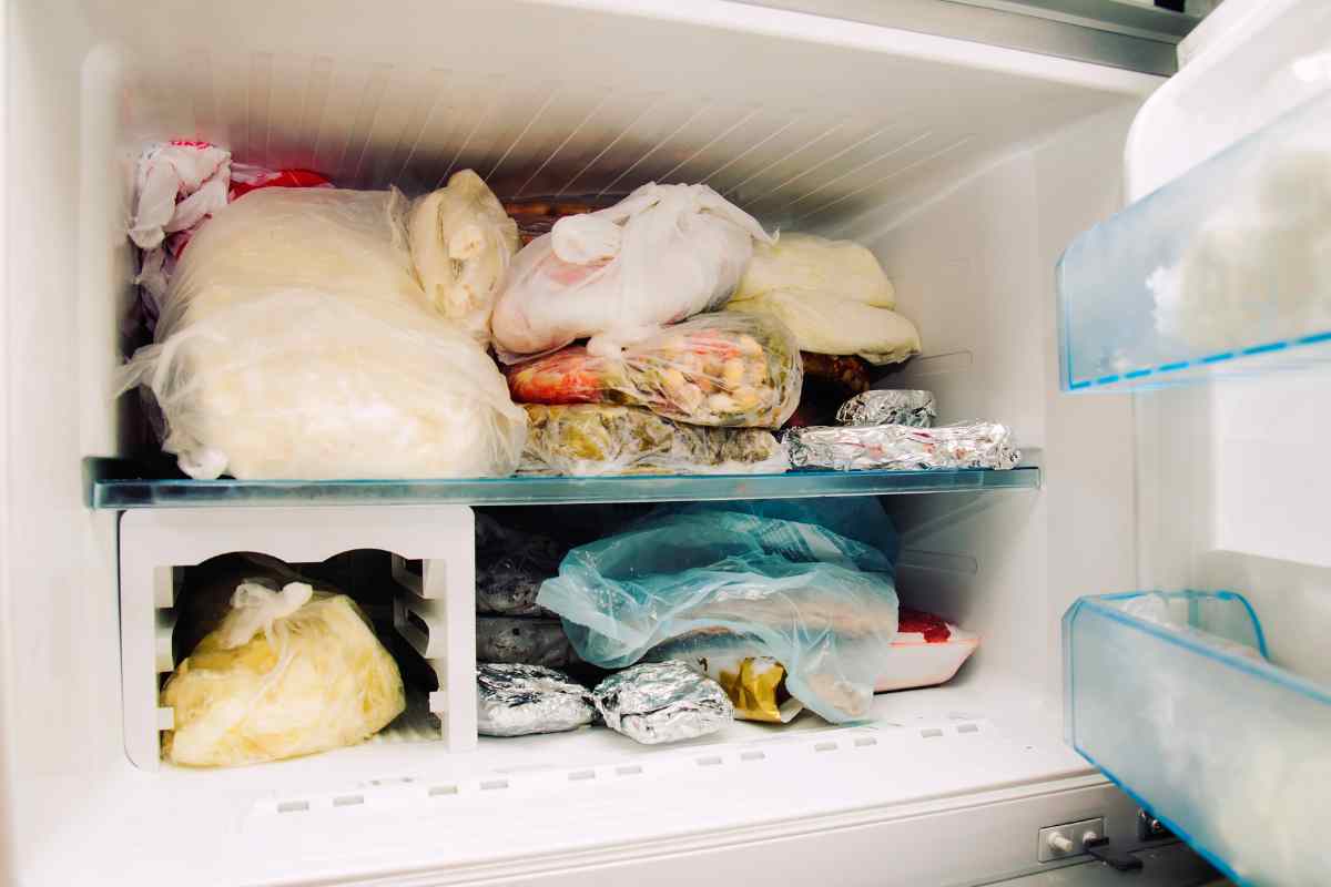 Togli subito questi oggetti dal tuo congelatore, ecco di che si tratta