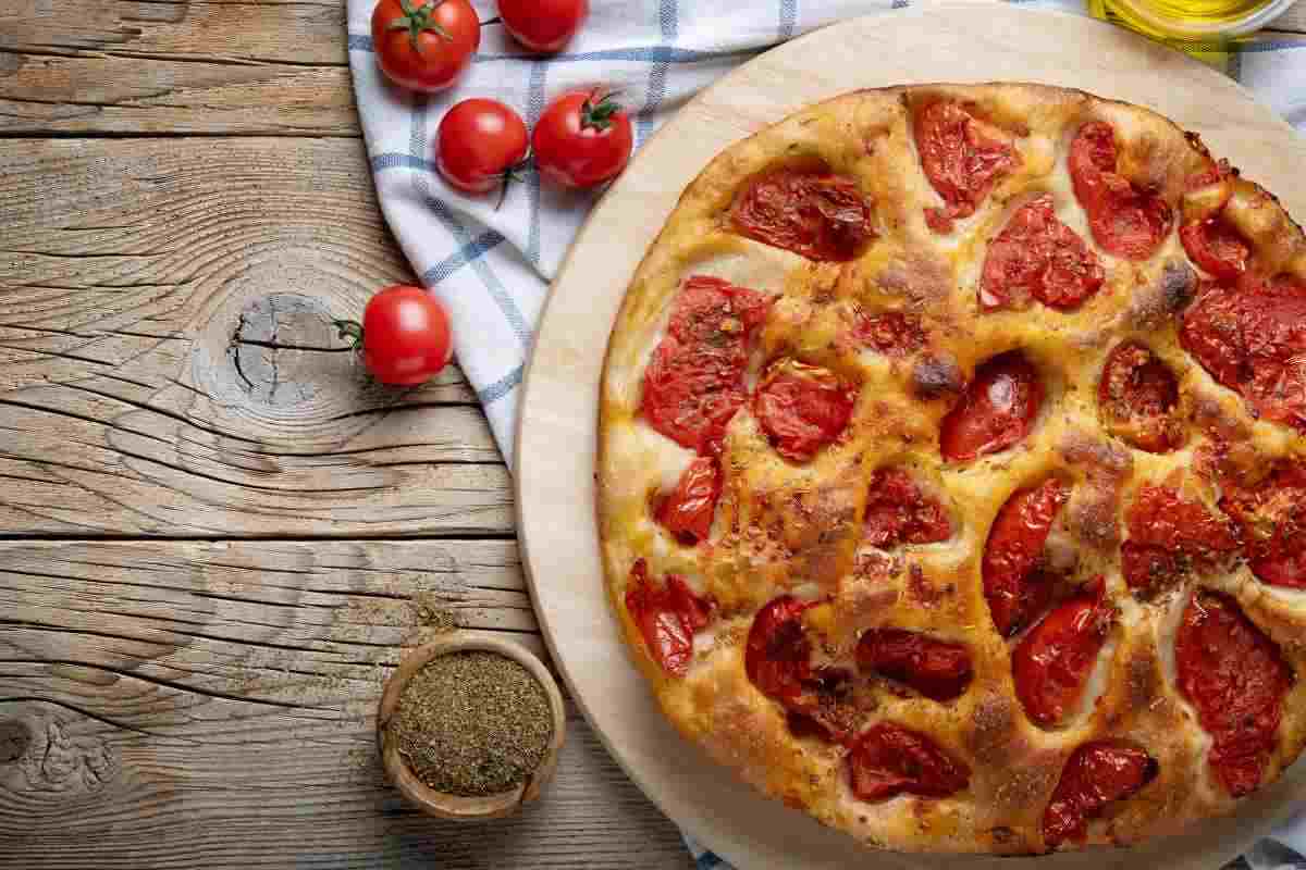 Pronta in un attimo, la focaccia in padella che ti farà dimenticare il panificio, i dettagli