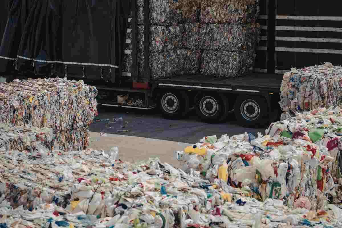 Lo scandalo della plastica green: ecco cosa c’è veramente nelle confezioni riciclate