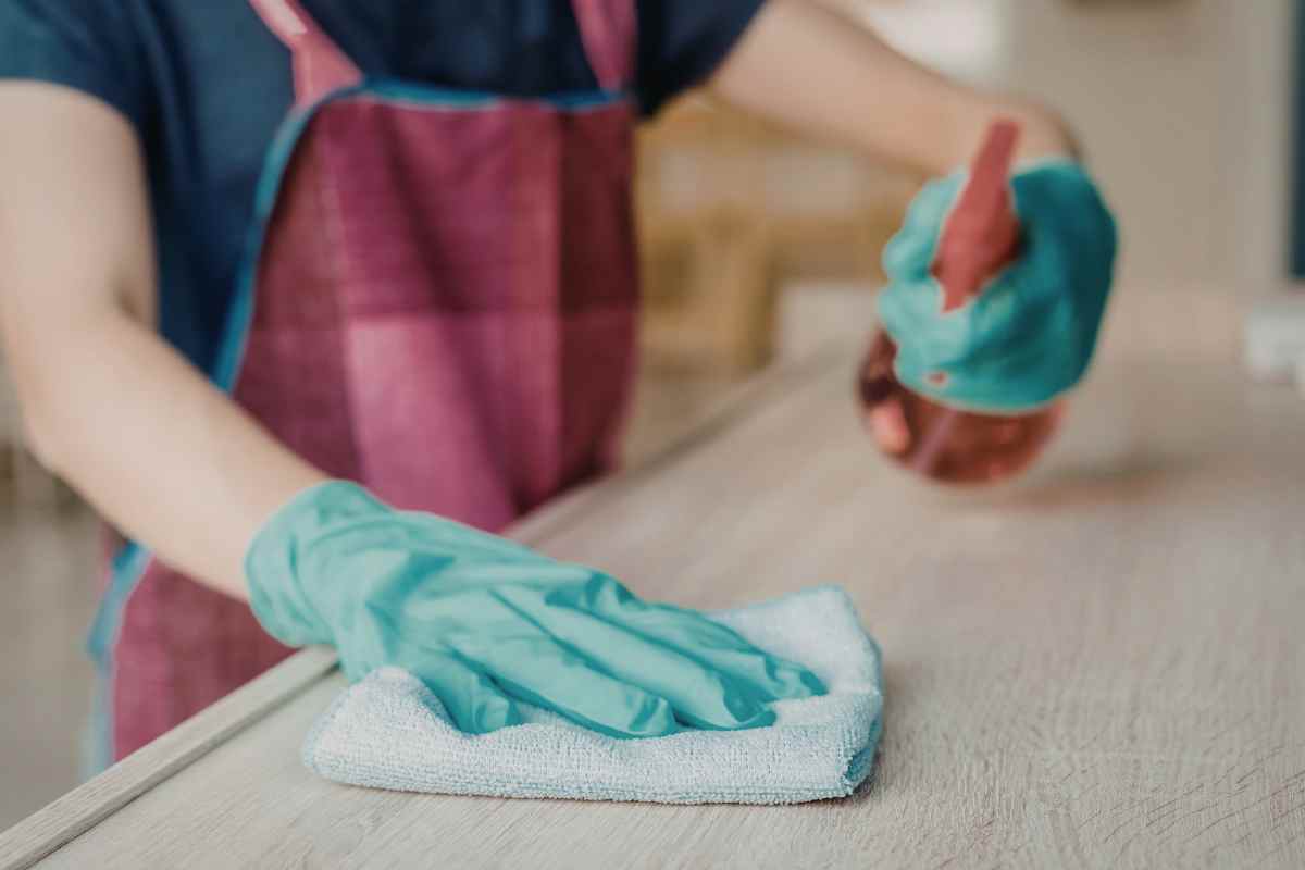 Cucina impeccabile, il metodo giusto per ogni superficie, i dettagli